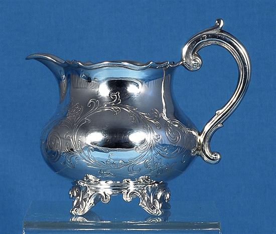 An early Victorian silver cream jug, Height 4”/105mm Width to handle 4 ¾”/120mm Weight: 4.4oz/124grms